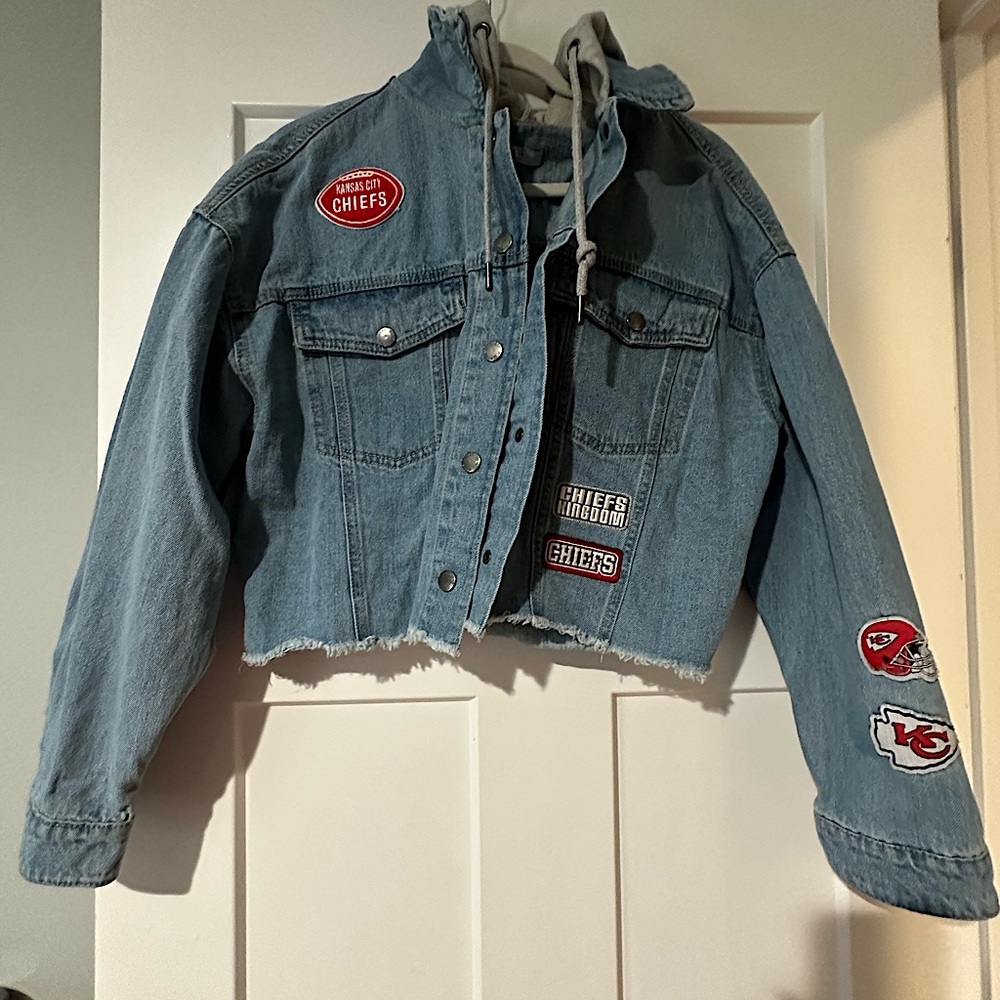 Cropped KC Chiefs Jean Jacket XL.  Wear by Erin Andrews.